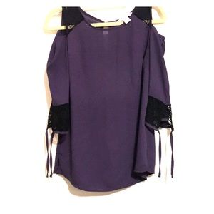 Like new cold shoulder top